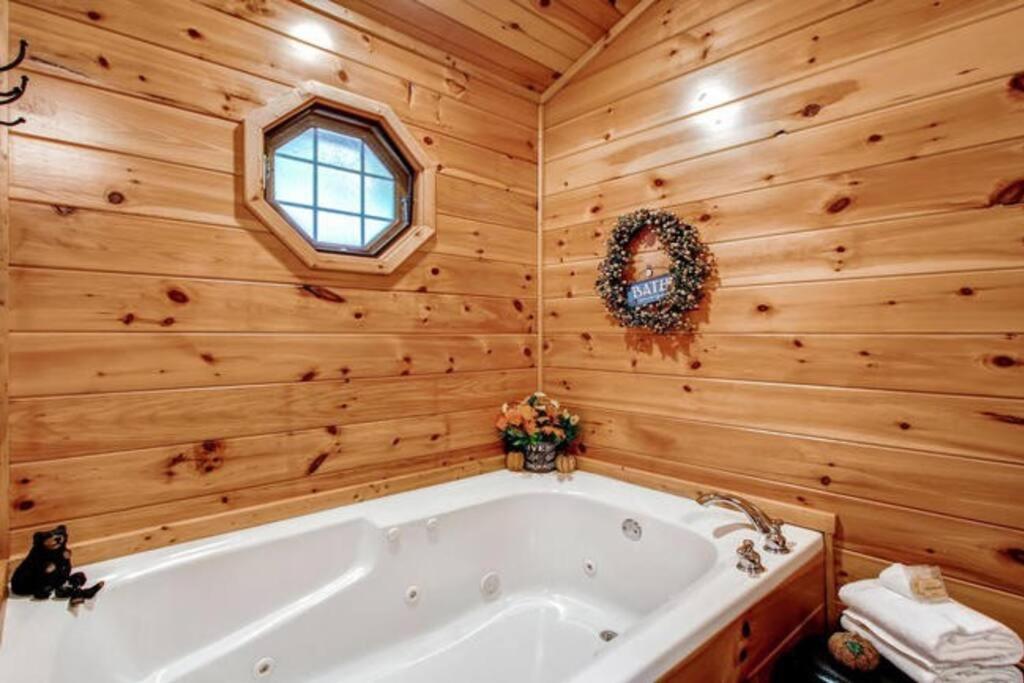 ガトリンバーグ Great Location Pool Table Hot Tubヴィラ エクステリア 写真